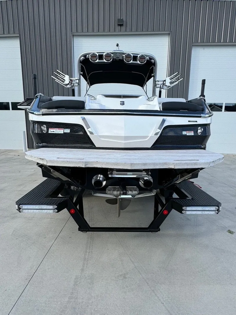 Slide: The Image of MasterCraft X24 2019 - 4