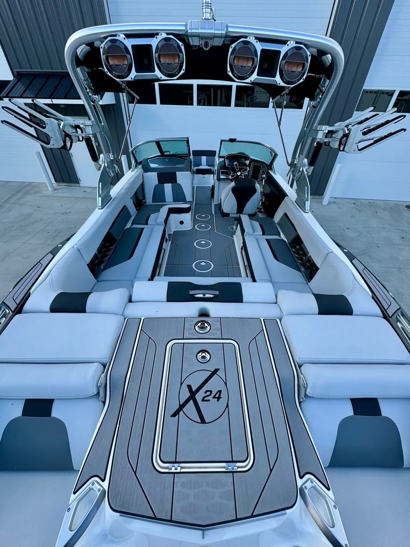 Slide: The Image of MasterCraft X24 2019 - 7