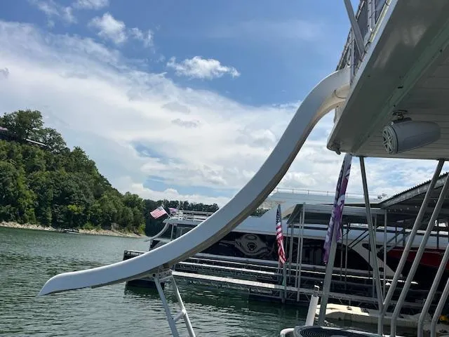 Slide: The Image of Houseboat with slide on a lake, Horizon 16 x 70, 2001 model. - 28