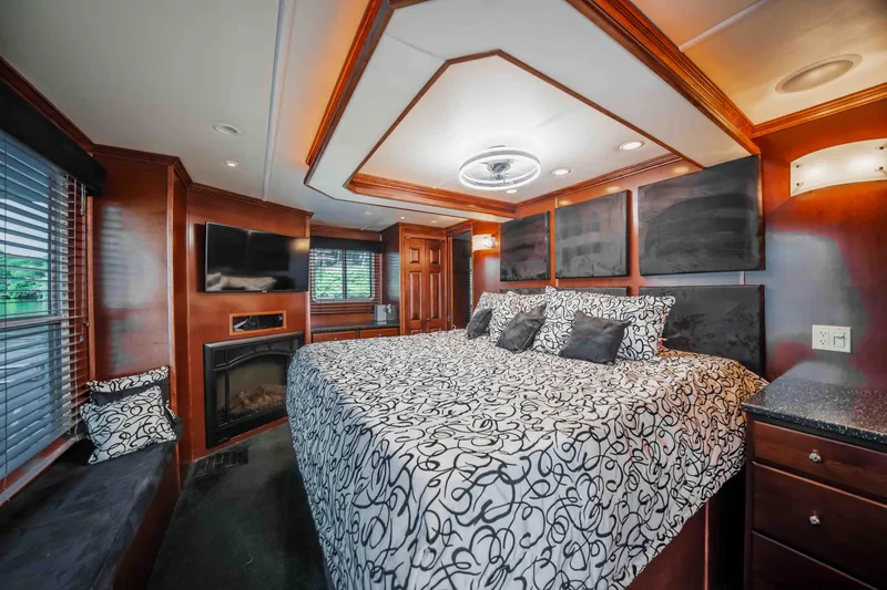 Slide: The Image of Monticello Houseboat 2008 - 68