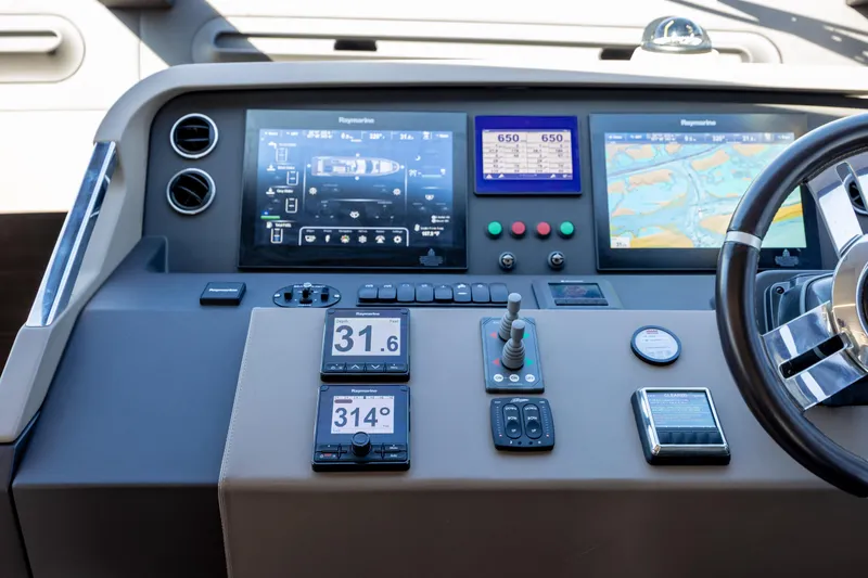 Slide: The Image of Azimut 66 FLY 2019 - 56