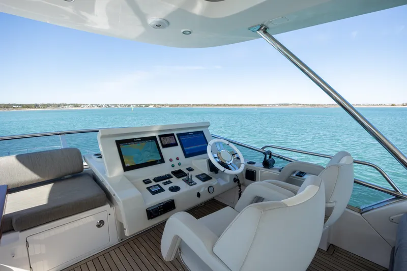 Slide: The Image of Azimut 66 FLY 2019 - 73