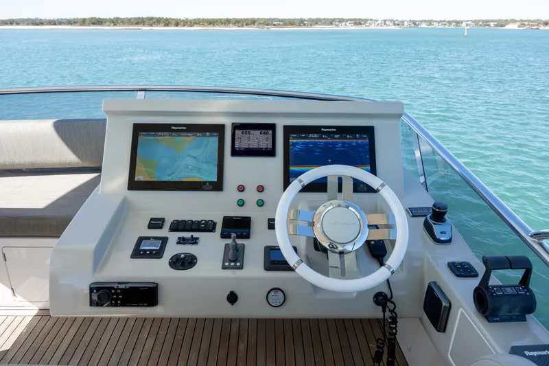 Slide: The Image of Azimut 66 FLY 2019 - 75