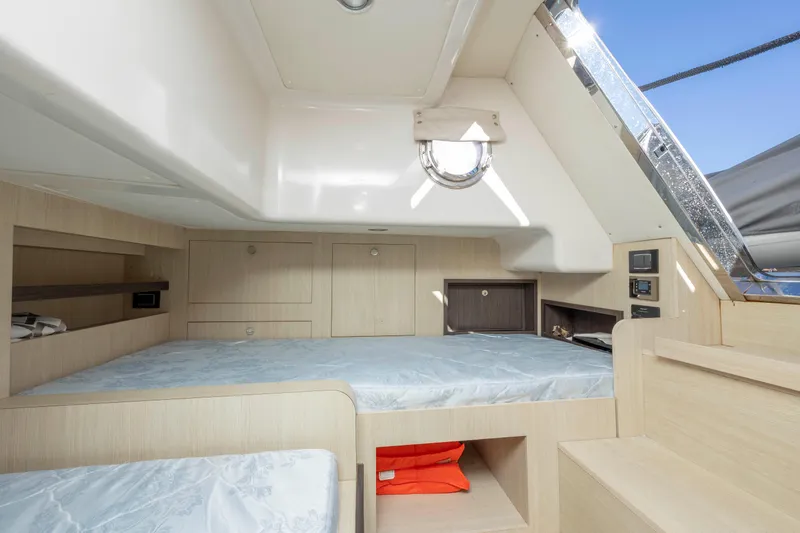 Slide: The Image of Azimut 66 FLY 2019 - 90