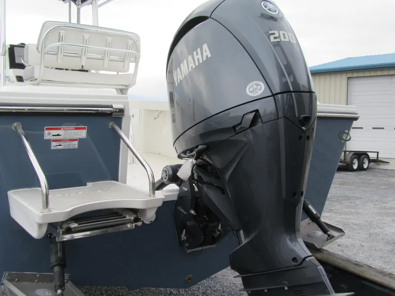 Slide: The Image of 2025 Parker 23SE Center Console boat with Yamaha 200 outboard motor. - 14