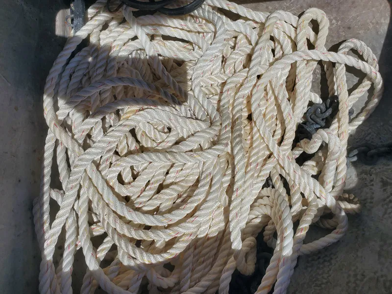 Slide: The Image of Coiled rope on 1988 Tiara Yachts 2700 Open boat deck. - 26
