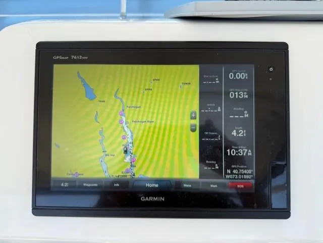 Slide: The Image of Garmin GPS display on 2015 Wellcraft 290 Coastal boat, showing navigation map and data. - 9