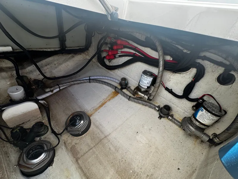 Slide: The Image of Edgewater 318CC 2007 - 41