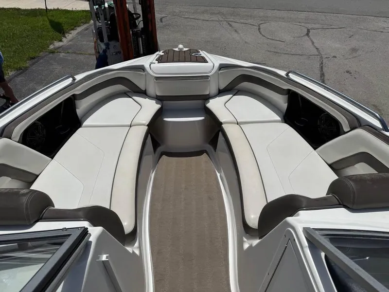 Slide: The Image of Yamaha 242 LTD S 2015 - 11