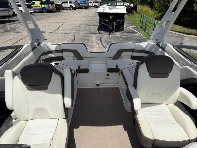 Slide: The Image of Yamaha 242 LTD S 2015 - 12