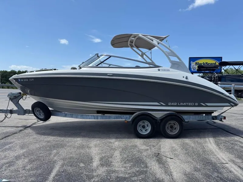 Slide: The Image of Yamaha 242 LTD S 2015 - 4