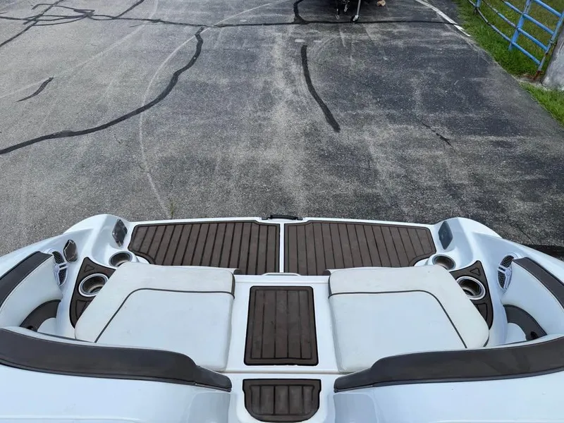 Slide: The Image of Yamaha 242 LTD S 2015 - 6