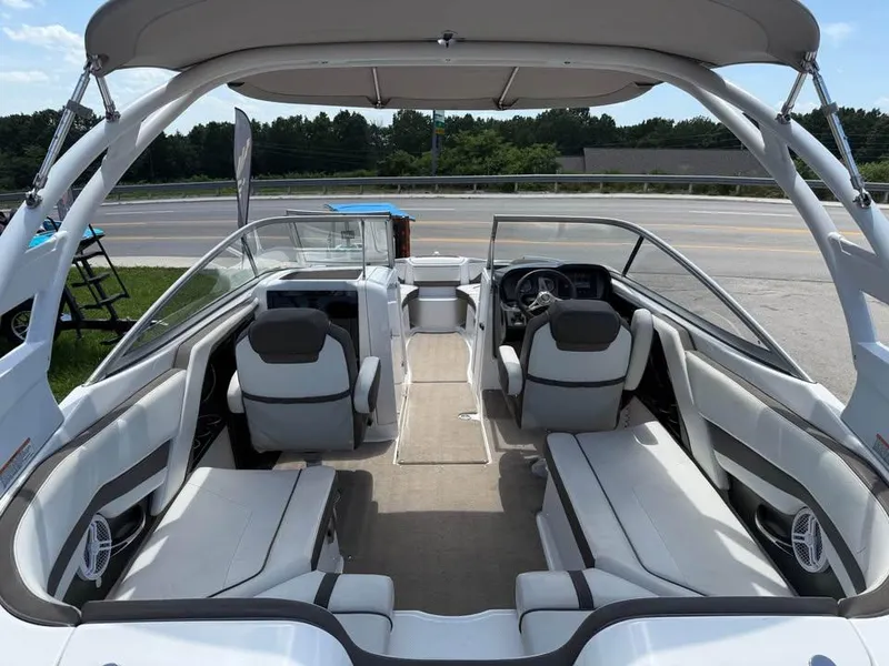 Slide: The Image of Yamaha 242 LTD S 2015 - 7