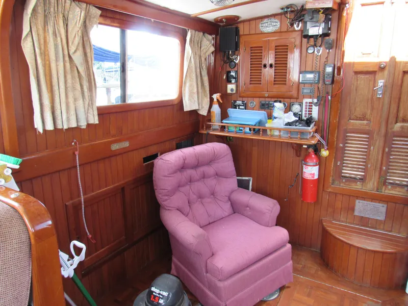 Slide: The Image of Island Trader 40 Motor Sailor 1982 - 10