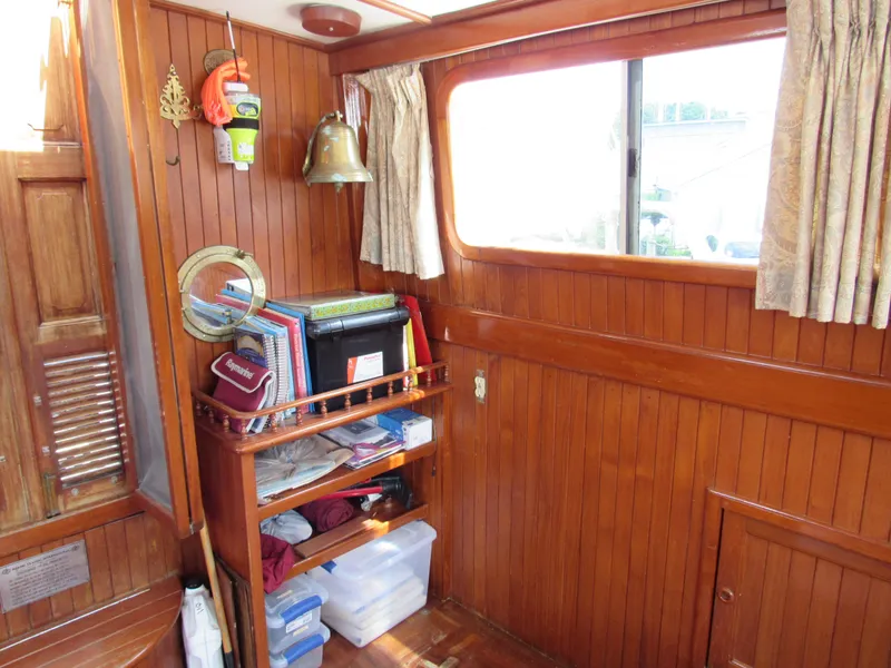 Slide: The Image of Island Trader 40 Motor Sailor 1982 - 11