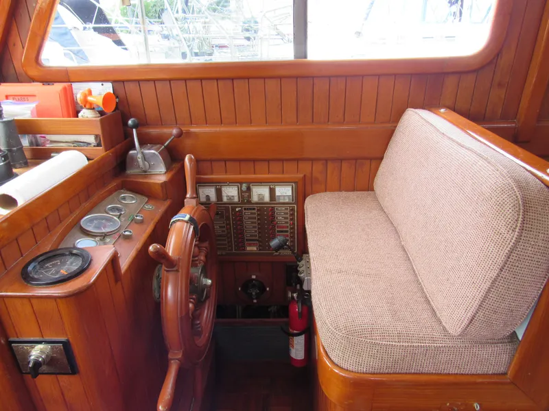 Slide: The Image of Island Trader 40 Motor Sailor 1982 - 12