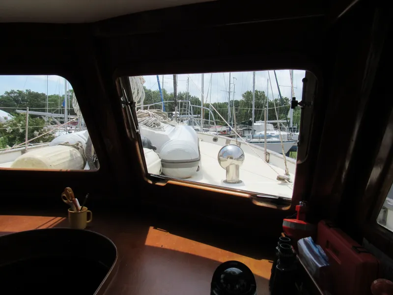 Slide: The Image of Island Trader 40 Motor Sailor 1982 - 13