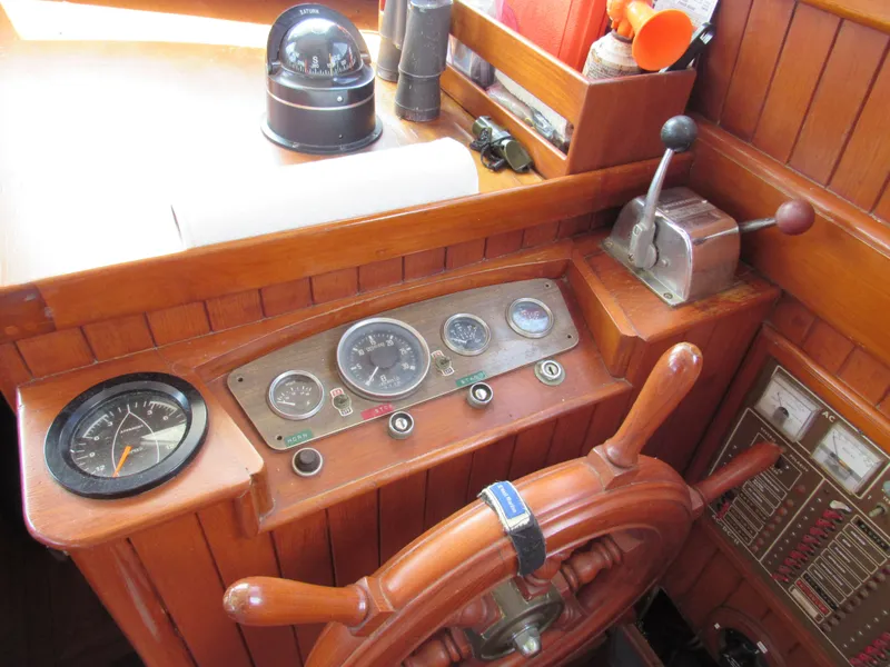 Slide: The Image of Island Trader 40 Motor Sailor 1982 - 14