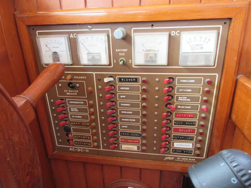 Slide: The Image of Island Trader 40 Motor Sailor 1982 - 15