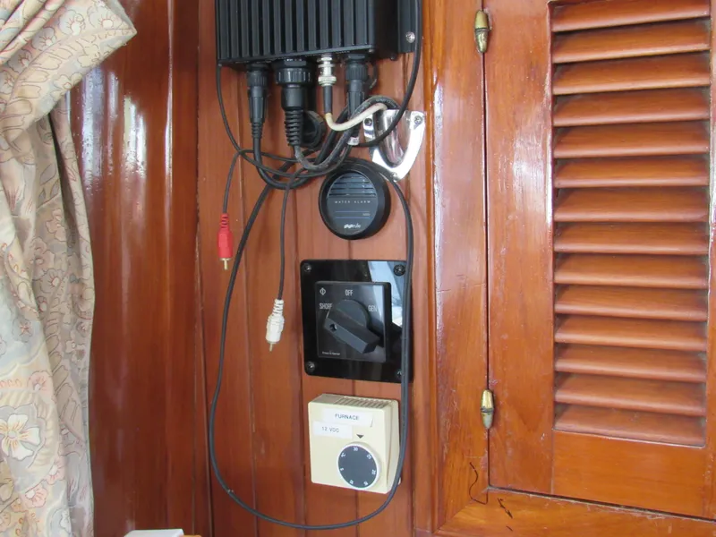 Slide: The Image of Island Trader 40 Motor Sailor 1982 - 18