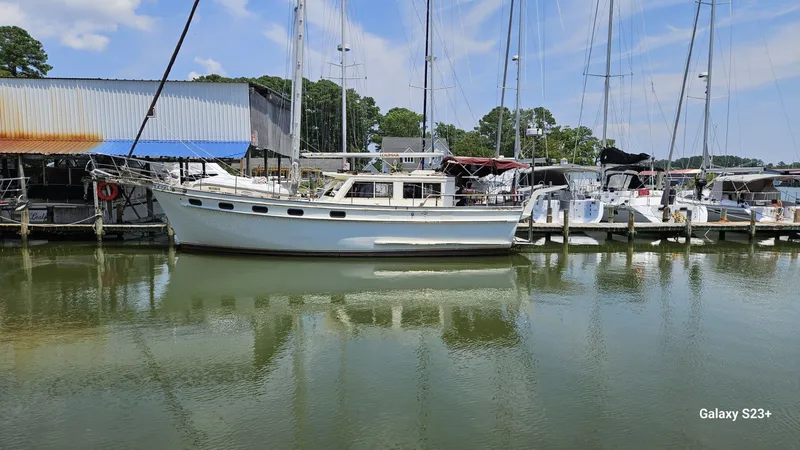 Slide: The Image of Island Trader 40 Motor Sailor 1982 - 2
