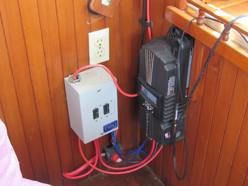 Slide: The Image of Island Trader 40 Motor Sailor 1982 - 25