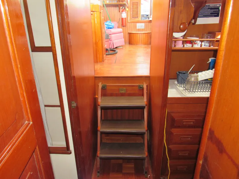 Slide: The Image of Island Trader 40 Motor Sailor 1982 - 26