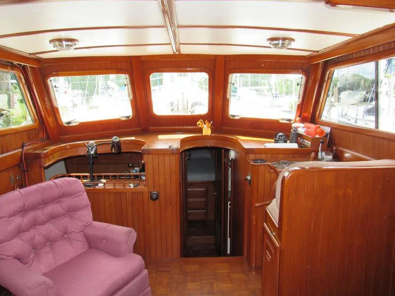 Slide: The Image of Island Trader 40 Motor Sailor 1982 - 27