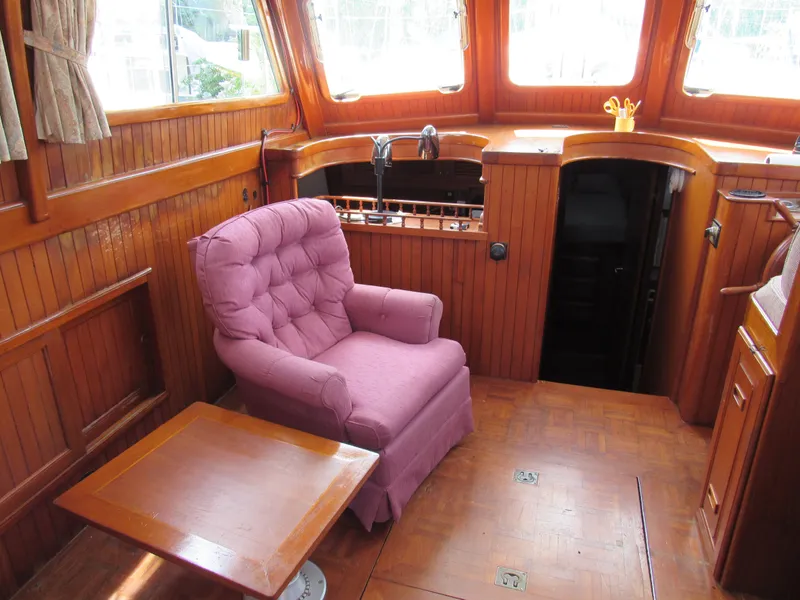 Slide: The Image of Island Trader 40 Motor Sailor 1982 - 28