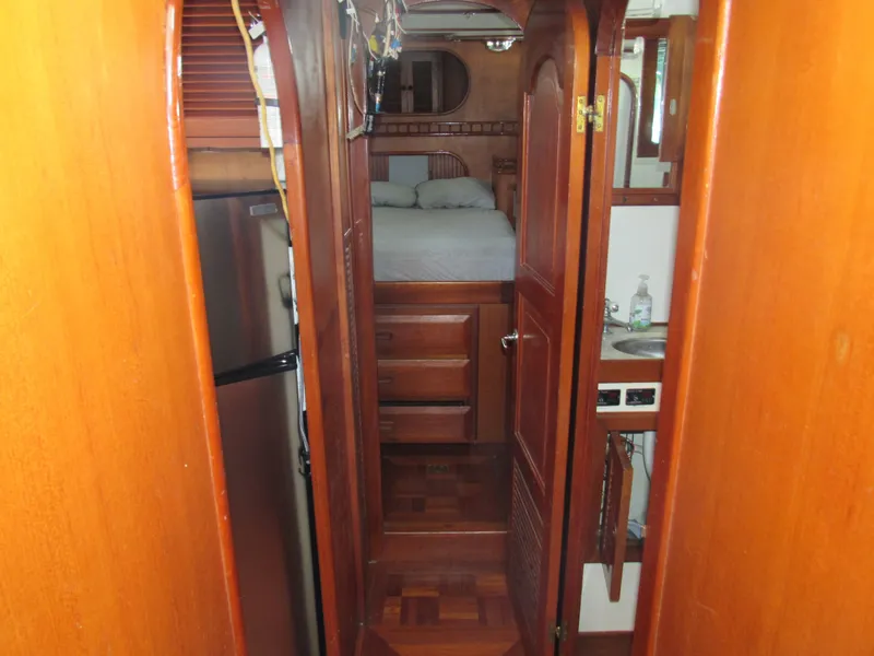 Slide: The Image of Island Trader 40 Motor Sailor 1982 - 30