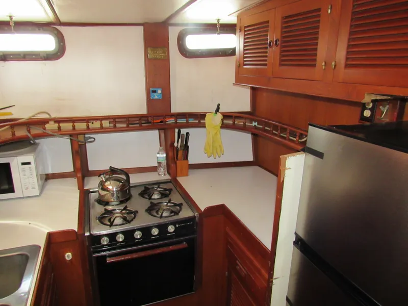 Slide: The Image of Island Trader 40 Motor Sailor 1982 - 33