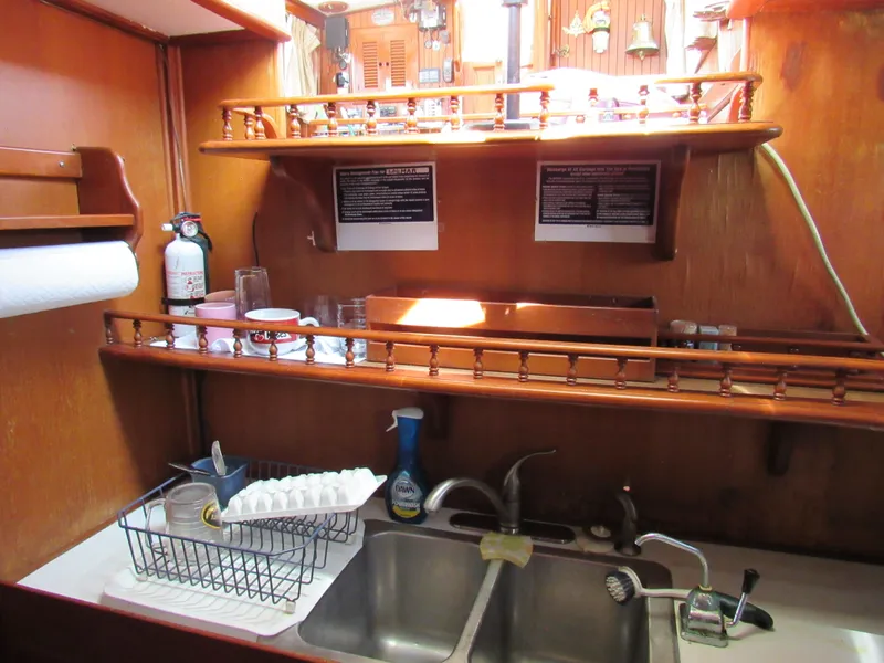 Slide: The Image of Island Trader 40 Motor Sailor 1982 - 34