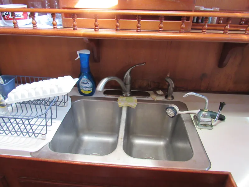 Slide: The Image of Island Trader 40 Motor Sailor 1982 - 35