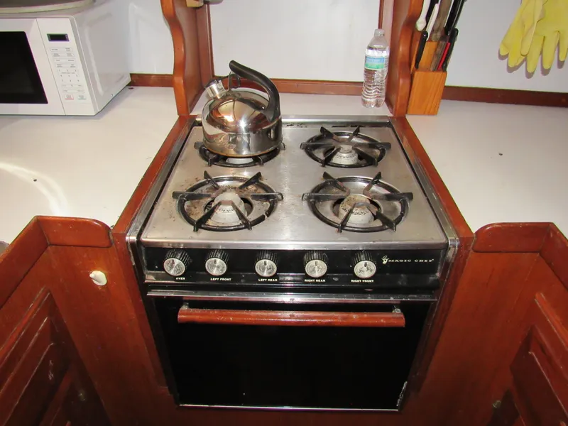 Slide: The Image of Island Trader 40 Motor Sailor 1982 - 36