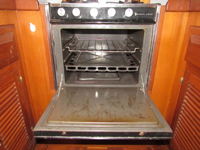 Slide: The Image of Island Trader 40 Motor Sailor 1982 - 37