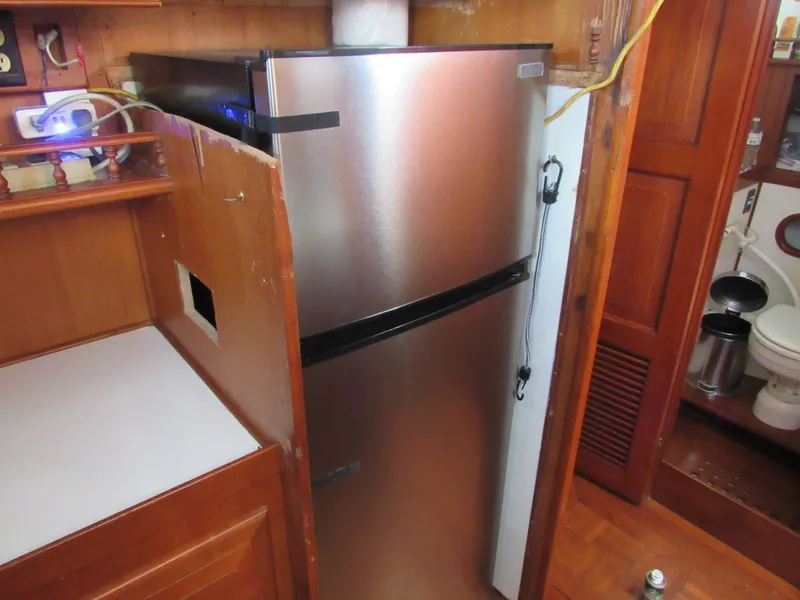 Slide: The Image of Island Trader 40 Motor Sailor 1982 - 38