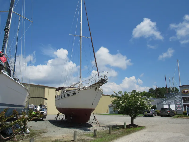 Slide: The Image of Island Trader 40 Motor Sailor 1982 - 4