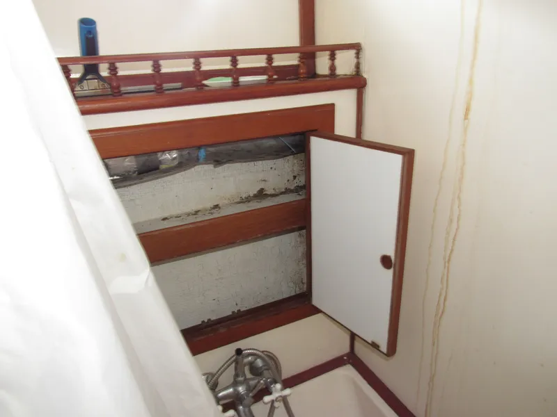 Slide: The Image of Island Trader 40 Motor Sailor 1982 - 42