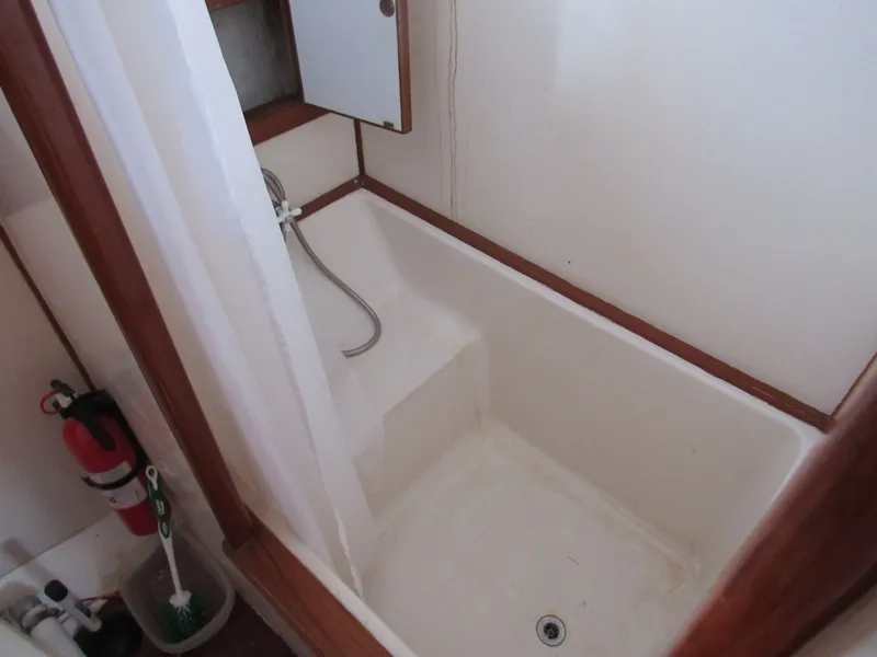 Slide: The Image of Island Trader 40 Motor Sailor 1982 - 44