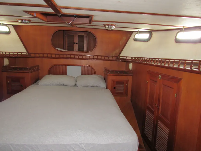 Slide: The Image of Island Trader 40 Motor Sailor 1982 - 46