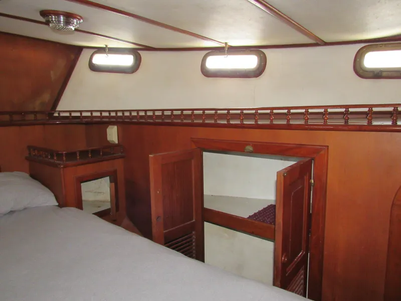 Slide: The Image of Island Trader 40 Motor Sailor 1982 - 47