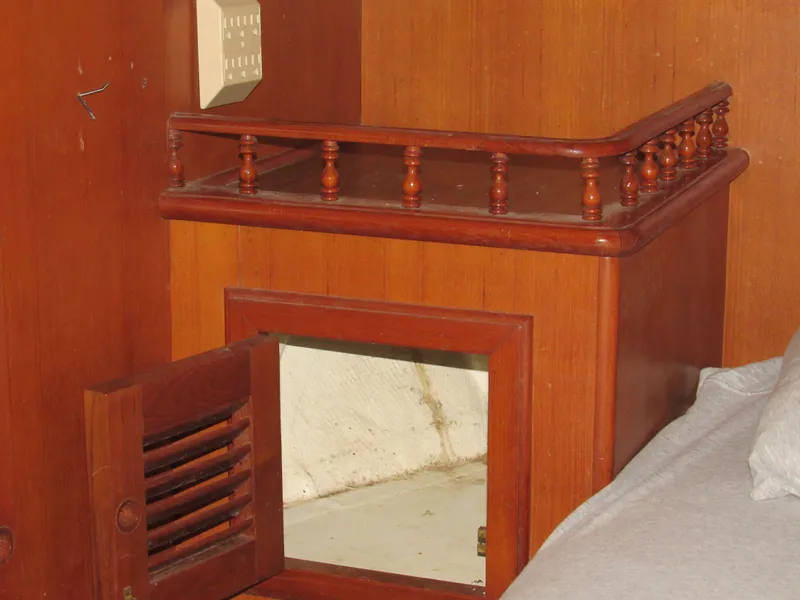 Slide: The Image of Island Trader 40 Motor Sailor 1982 - 49