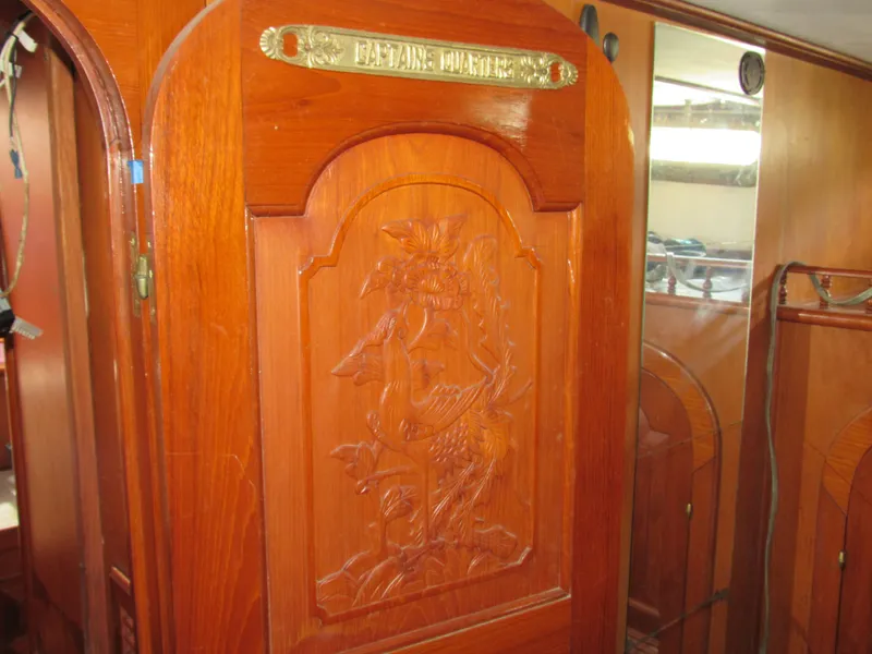 Slide: The Image of Island Trader 40 Motor Sailor 1982 - 51