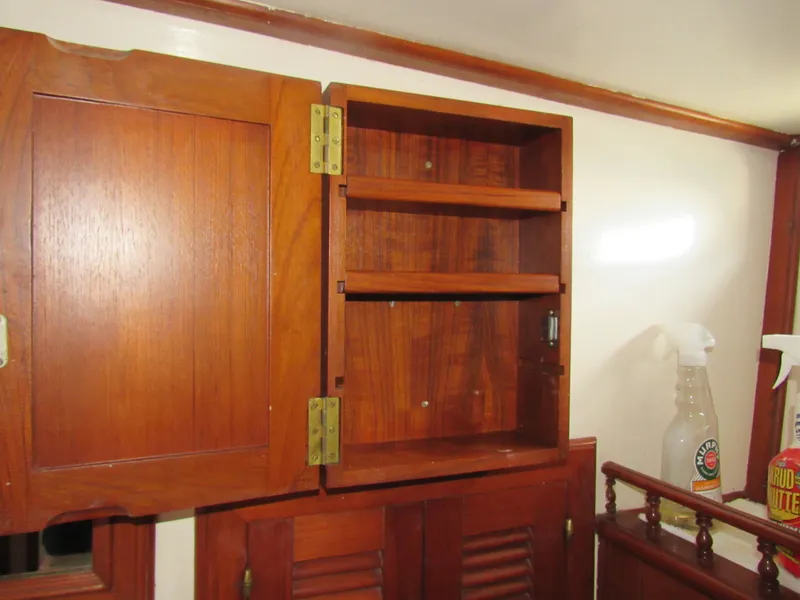 Slide: The Image of Island Trader 40 Motor Sailor 1982 - 53