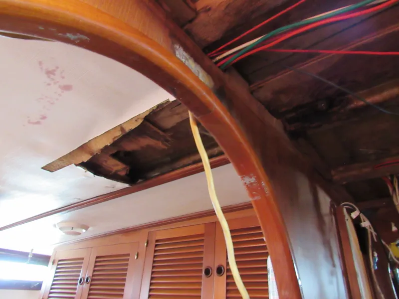 Slide: The Image of Island Trader 40 Motor Sailor 1982 - 54