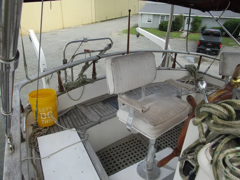 Slide: The Image of Island Trader 40 Motor Sailor 1982 - 73