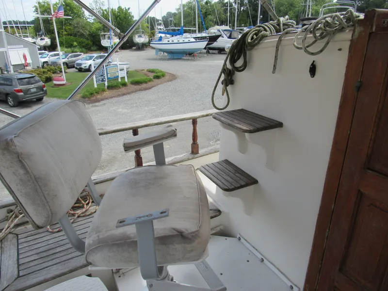 Slide: The Image of Island Trader 40 Motor Sailor 1982 - 74