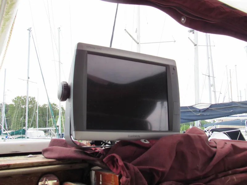 Slide: The Image of Island Trader 40 Motor Sailor 1982 - 77