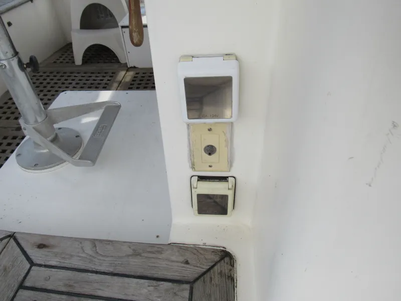 Slide: The Image of Island Trader 40 Motor Sailor 1982 - 81