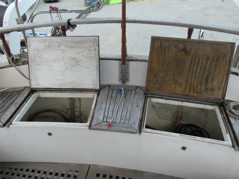 Slide: The Image of Island Trader 40 Motor Sailor 1982 - 83